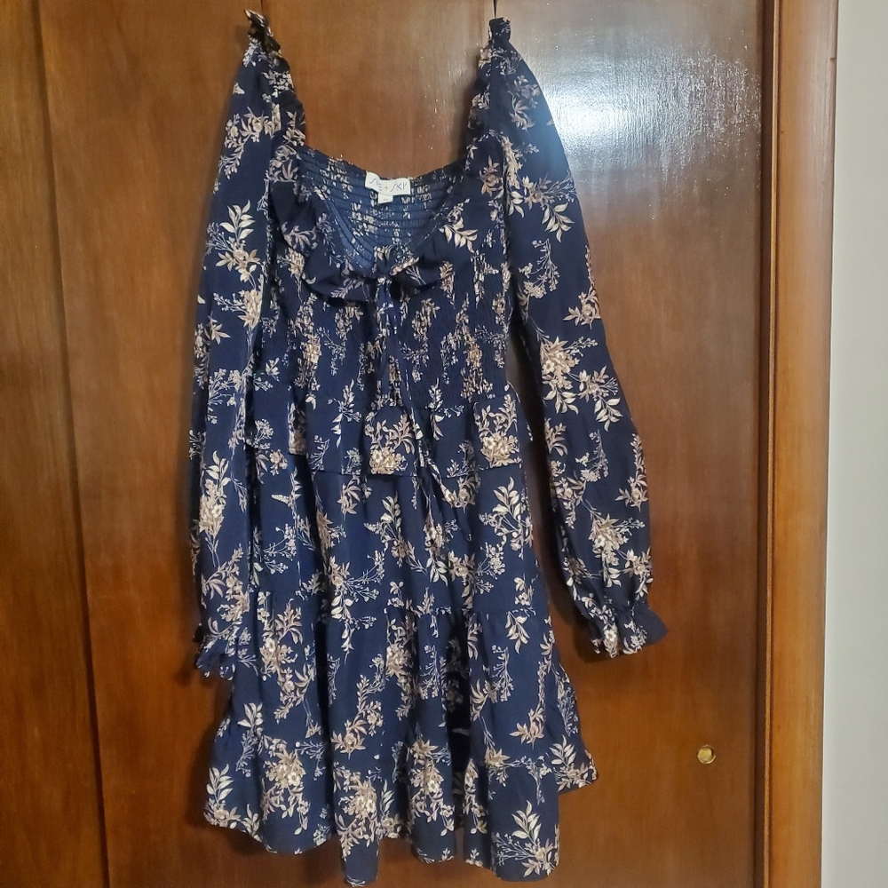 Navy blue floral long sleeve mini dress. Cinched waist. Flowy sleeves. Size med.